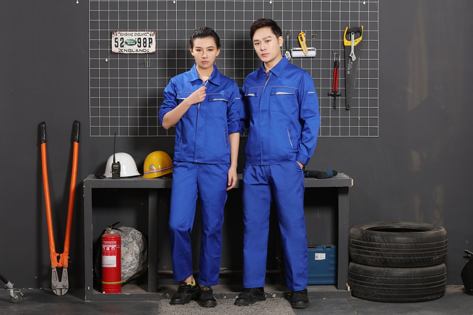  三、色彩的選擇 定制工作服選擇北京文化衫定做_什么色彩呢？ 首要根據(jù)工作性質來停止選擇